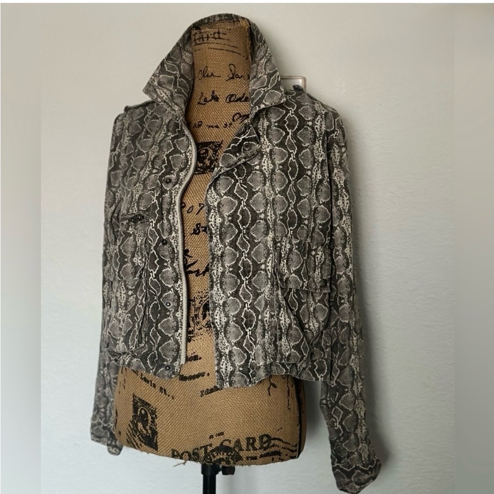 Blank nyc snake pattern crop moto jacket- NWT